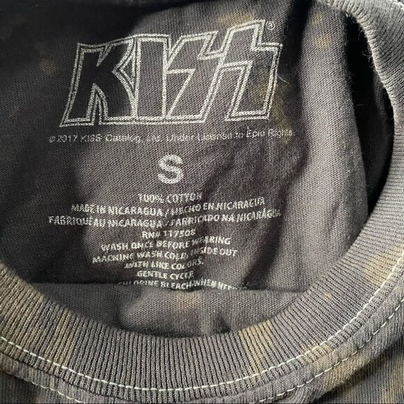 Kiss Destroyer Bleach Dye DIY Short Sleeve Crop Top - Picture 5 of 5